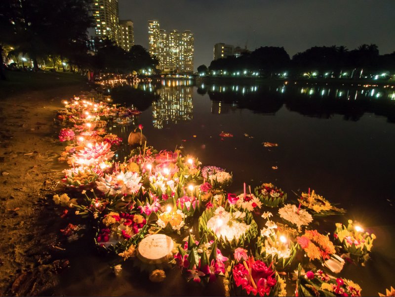 Loi Krhatong: Festival de Luces Flotantes de Tailandia
