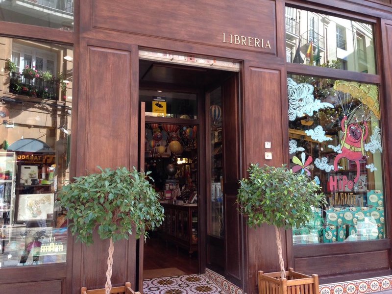 Librería Mapas y Compañía, en Málaga (Las librerías infantiles más bonitas de España)